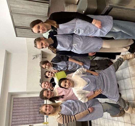 Hribarovi volonteri u pučkoj kuhinji